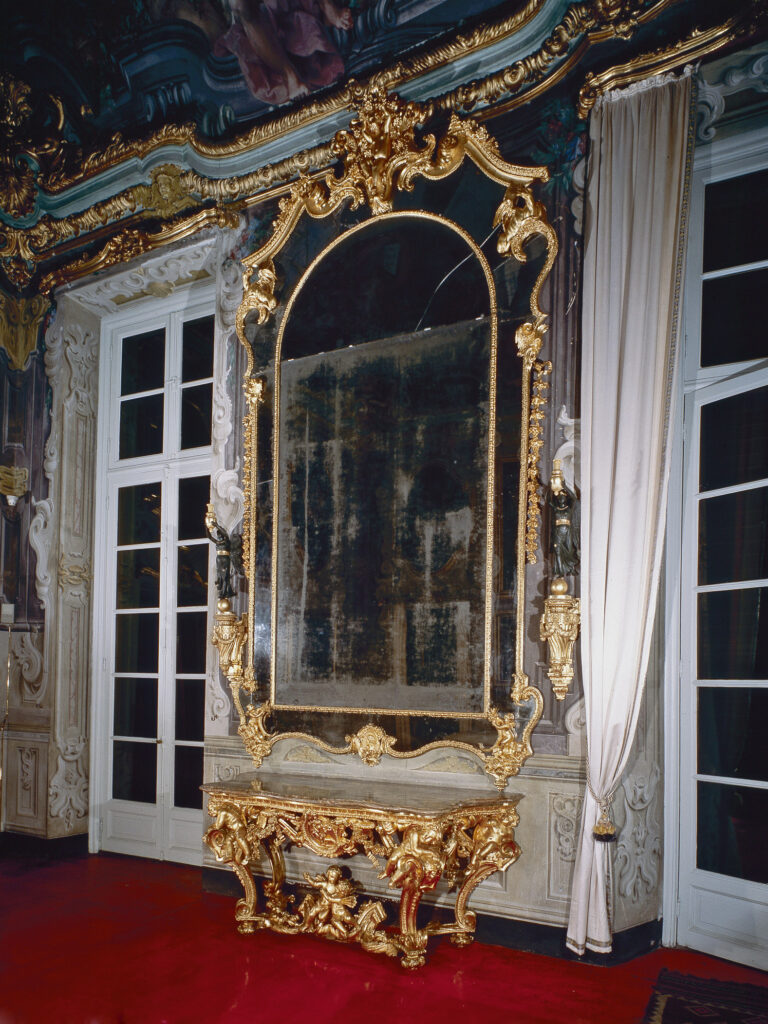 Consolle e specchiera di Mongiardino in legno intagliato e dorato
sec. XVIII