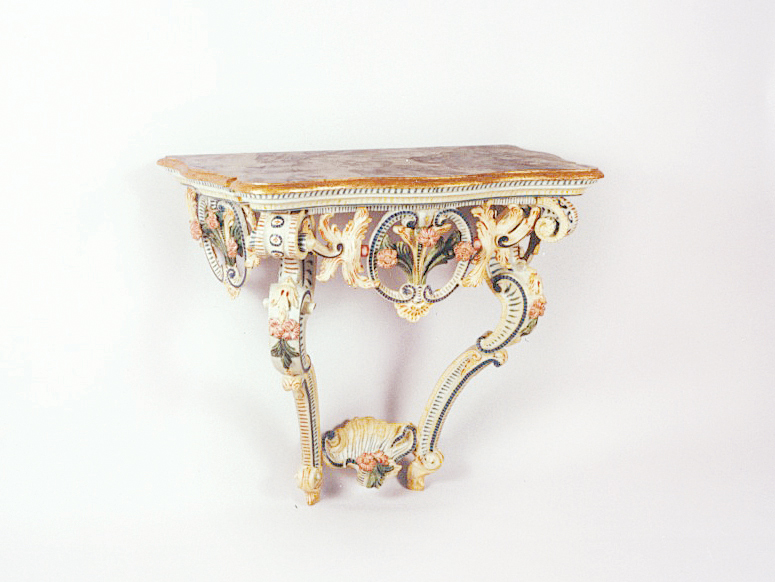 Restauro Consolle in legno di tiglio intagliato e dipinto
sec. XVIII
